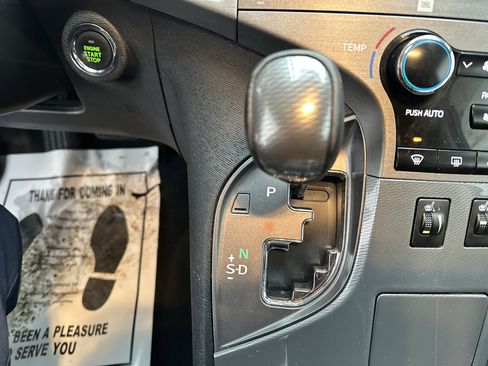 Used 2013 Toyota Venza XLE w/ XLE Premium Pkg image 37