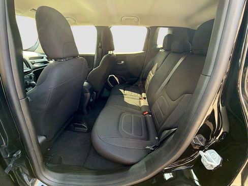 Used 2019 Jeep Renegade Latitude FWD image 21