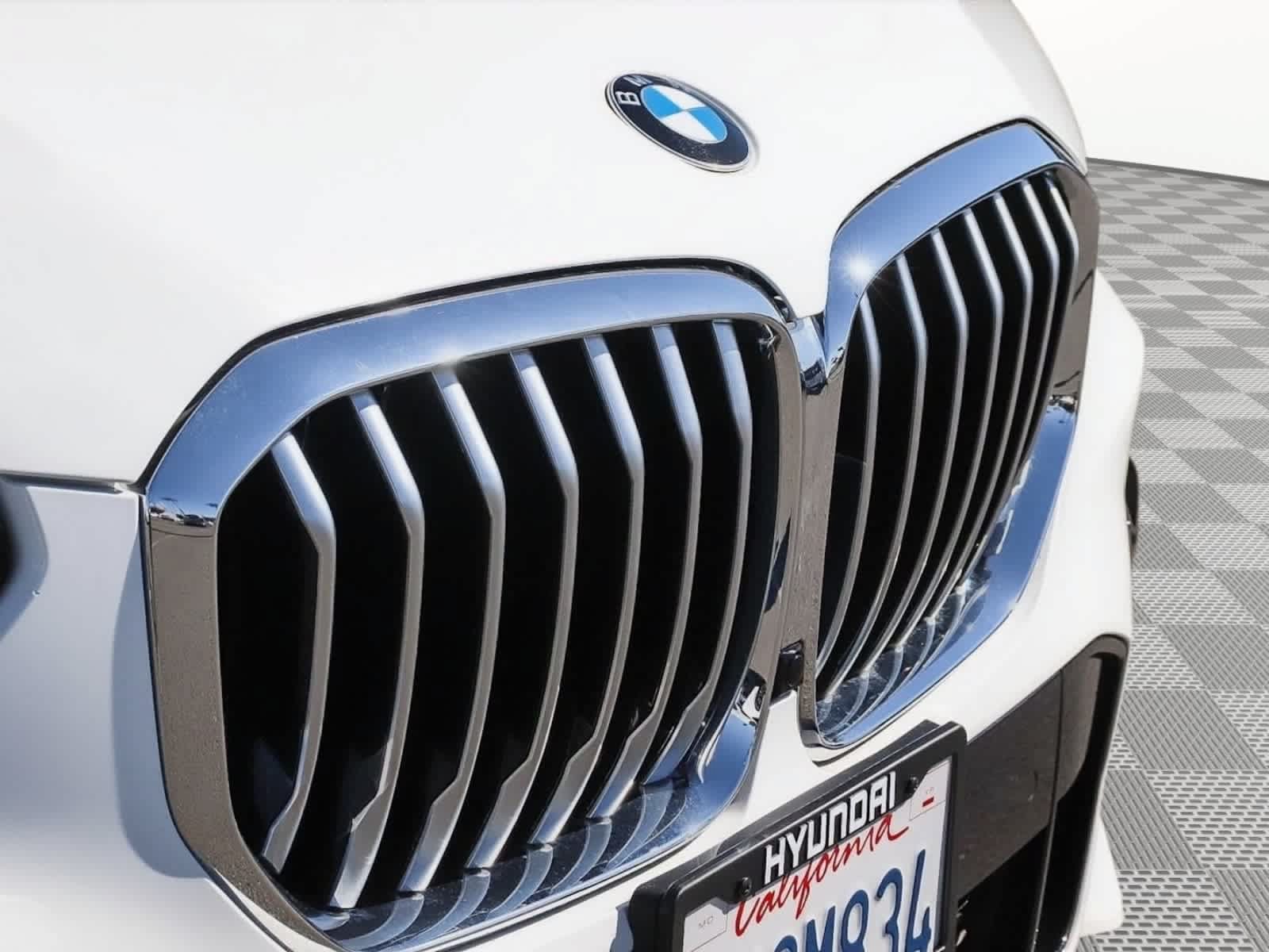 Used 2020 BMW X5 xDrive40i w/ M Sport Package AWD/4WD image 6