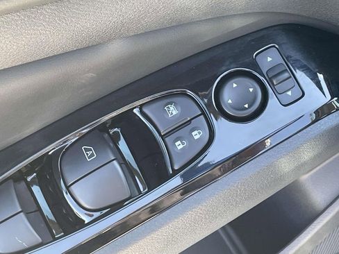 New 2025 Nissan Altima 2.5 SR image 18