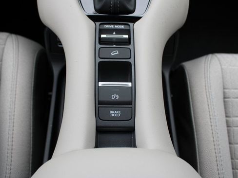 New 2026 Honda HR-V LX image 36