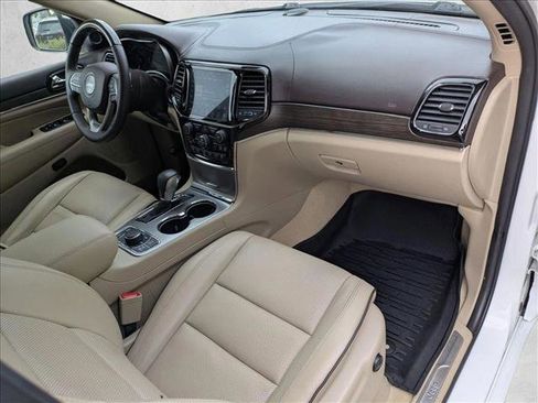 Used 2020 Jeep Grand Cherokee Overland AWD/4WD image 24