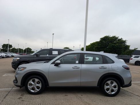 Used 2023 Honda HR-V LX image 3