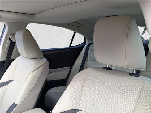 Used 2024 Lexus ES 350 w/ Premium Package image 20