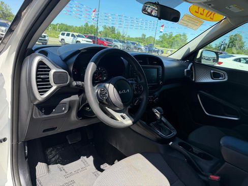 Used 2022 Kia Soul LX FWD image 13