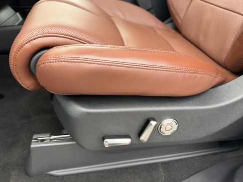 Used 2025 Lincoln Navigator L Reserve image 35