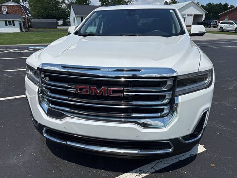 Used 2023 GMC Acadia SLT w/ Preferred Package FWD image 3