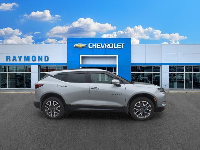 Used 2024 Chevrolet Blazer RS w/ Driver Confidence II Package AWD/4WD image 2