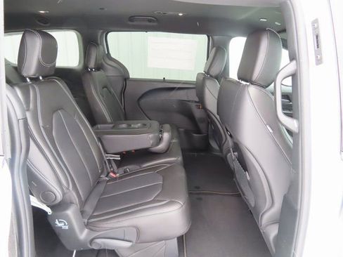 New 2026 Chrysler Pacifica Select image 26
