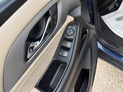 Used 2022 Chevrolet Traverse LS image 12