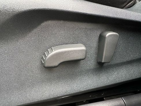 Used 2023 Subaru Ascent Premium w/ Convenience Package image 17