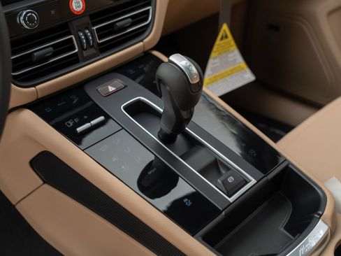 New 2026 Porsche Macan image 26