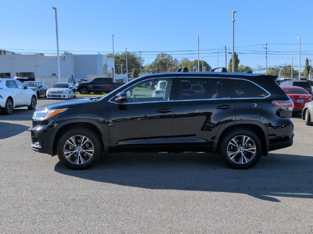 Used 2016 Toyota Highlander XLE AWD/4WD image 4
