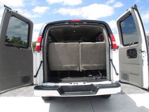 Used 2017 Chevrolet Express 3500 LT w/ LT Preferred Equipment Group RWD image 26