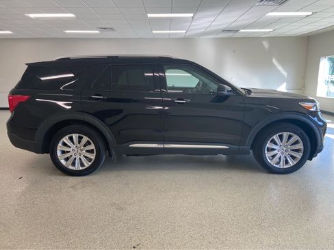 Used 2022 Ford Explorer Limited w/ Equipment Group 301A image 6
