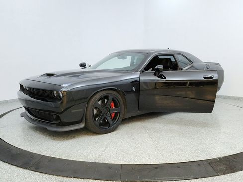 Used 2016 Dodge Challenger SRT Hellcat image 9