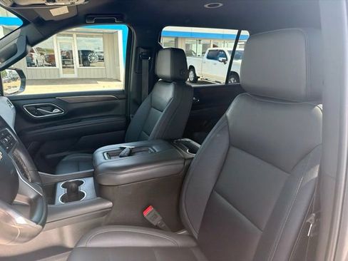 Used 2023 Chevrolet Suburban LT w/ Luxury Package AWD/4WD image 15
