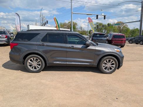 Used 2020 Ford Explorer XLT w/ Equipment Group 202A AWD/4WD image 4
