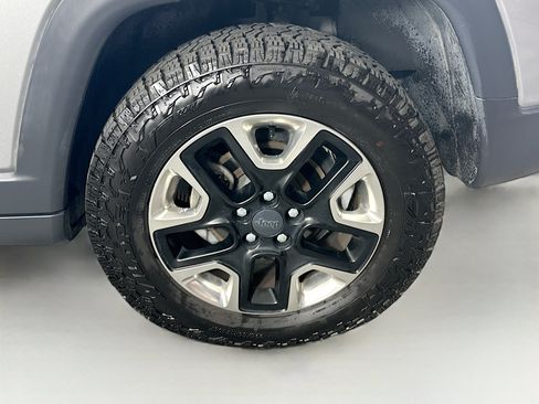 Used 2017 Jeep Compass Trailhawk AWD/4WD image 11