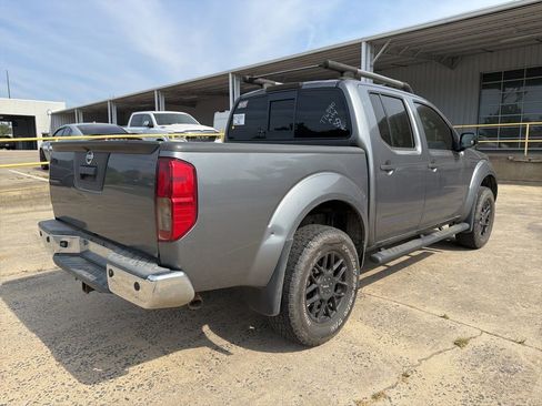Used 2017 Nissan Frontier SV w/ SV Value Truck Package RWD image 4