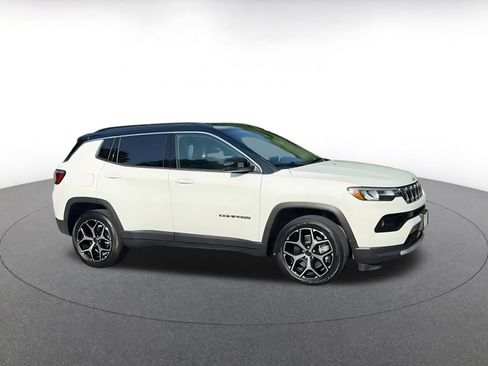 Used 2025 Jeep Compass Limited AWD/4WD image 2