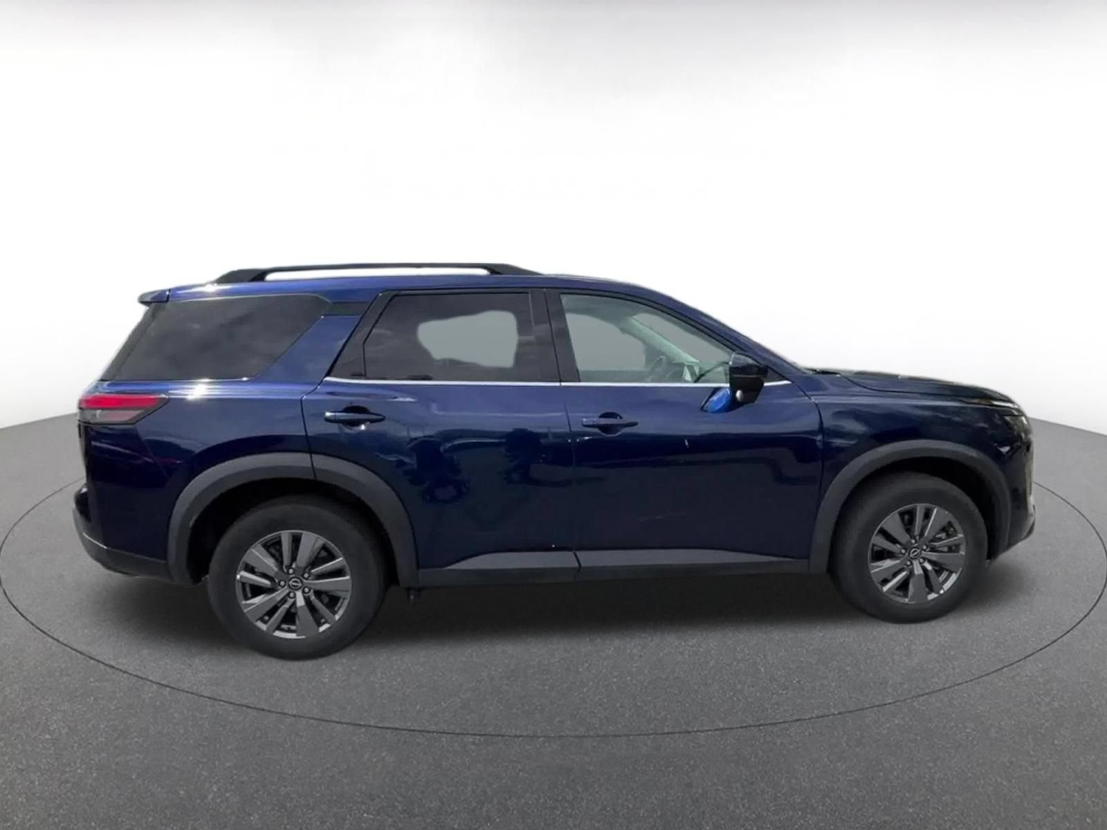 Used 2025 Nissan Pathfinder SV AWD/4WD image 15