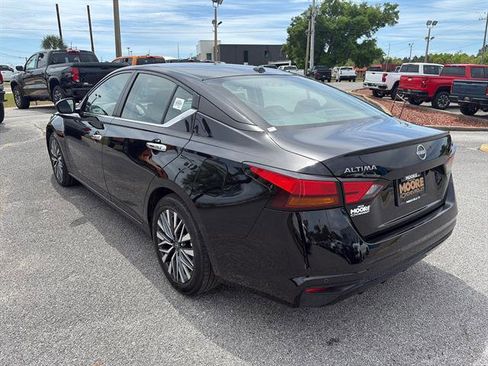 Used 2024 Nissan Altima 2.5 SV image 6