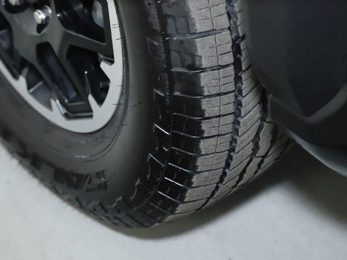 Used 2025 Toyota Tacoma TRD Off-Road AWD/4WD image 36