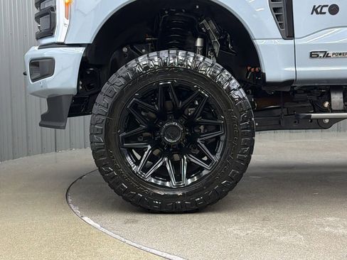 Used 2025 Ford F250 Platinum image 9