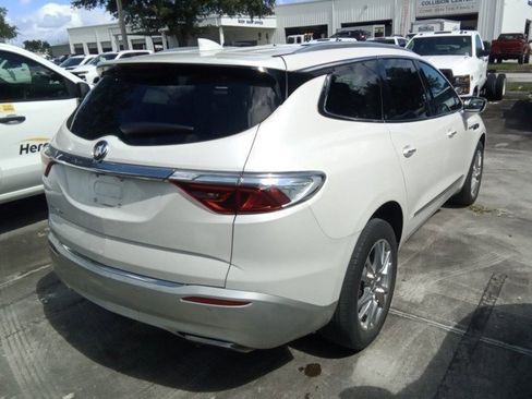 Used 2023 Buick Enclave Essence w/ Experience Buick Package image 5
