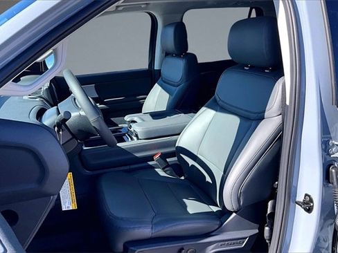 New 2026 Ford Expedition Active image 9