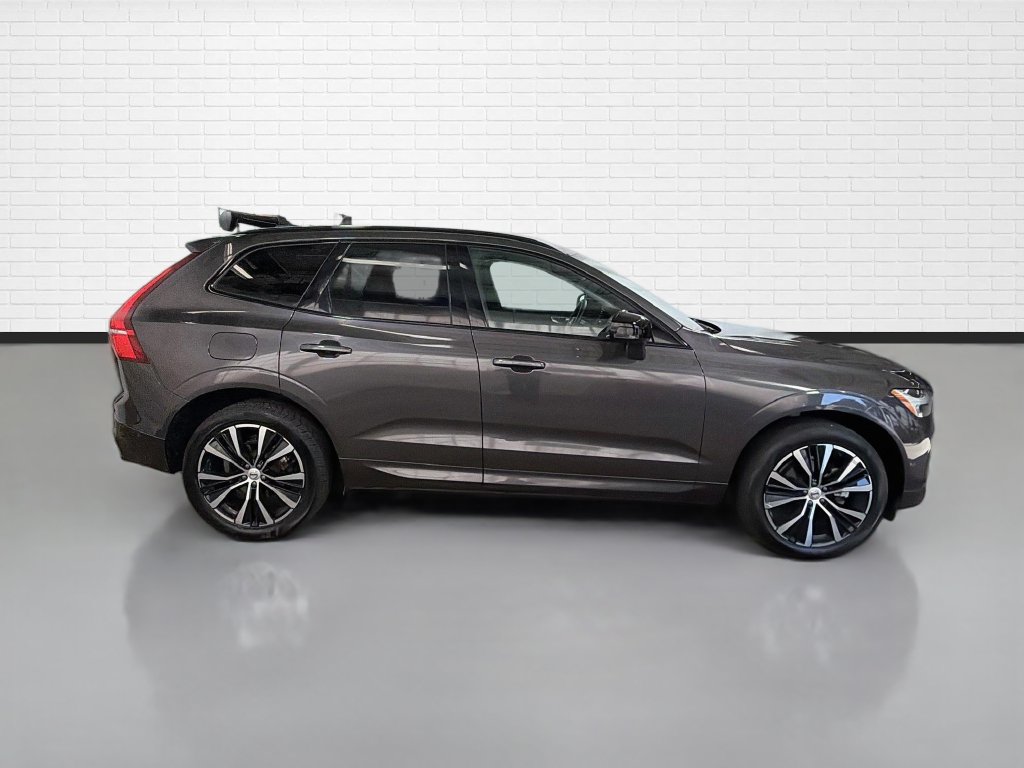 Used 2025 Volvo XC60 B5 Plus AWD/4WD image 10