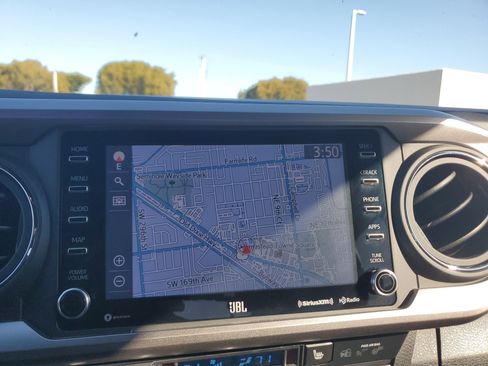 Used 2022 Toyota Tacoma Limited image 26