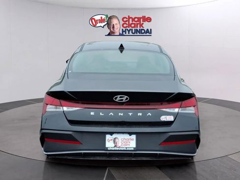 New 2026 Hyundai Elantra SE FWD image 4