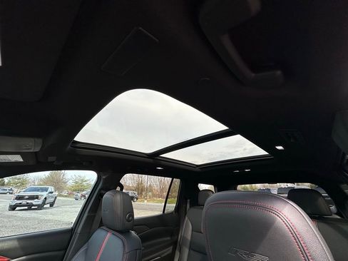 Used 2025 Chevrolet Traverse RS w/ LPO, Floor Liner Package image 3