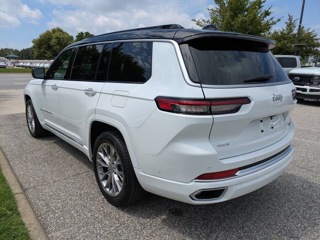 Used 2024 Jeep Grand Cherokee L Summit w/ Luxury Tech Group V AWD/4WD image 11