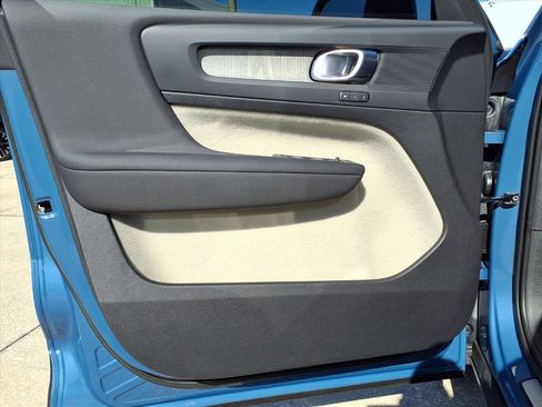 Certified 2023 Volvo XC40 B4 Plus w/ Driver Assist Package image 23