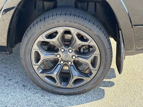 Used 2020 RAM 1500 Limited w/ Black Appearance Package AWD/4WD image 12