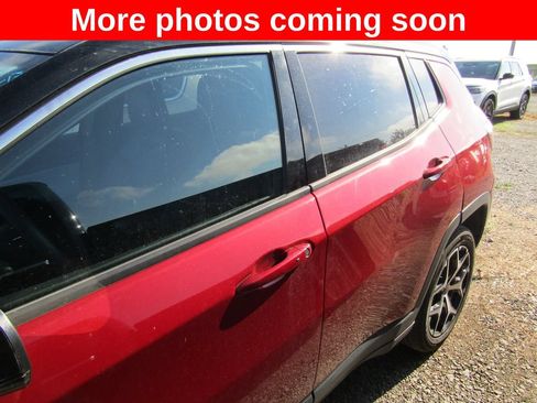 Used 2025 Jeep Compass Limited AWD/4WD image 2