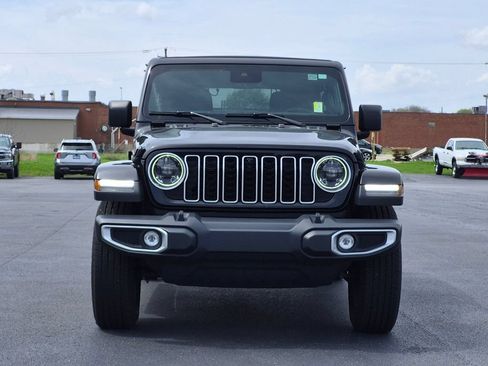 Used 2024 Jeep Wrangler Unlimited Sahara w/ Technology Group AWD/4WD image 2