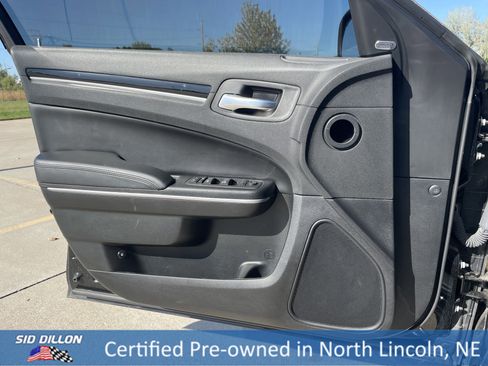 Used 2023 Chrysler 300 Touring w/ Safetytec Plus Group image 17