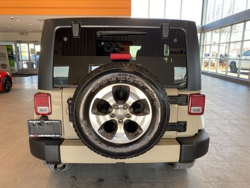 Used 2017 Jeep Wrangler Unlimited Sahara w/ Connectivity Group image 4