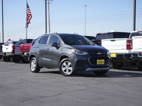 Used 2017 Chevrolet Trax LT w/ LT Convenience Package image 2