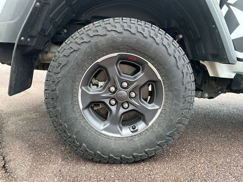 Used 2023 Jeep Gladiator Rubicon w/ LED Lighting Group AWD/4WD image 37
