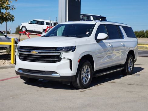 Used 2024 Chevrolet Suburban LT image 3