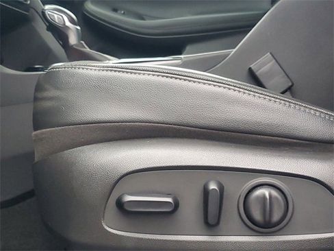 Used 2020 Buick Encore GX Preferred w/ Cold Weather Comfort Package image 13