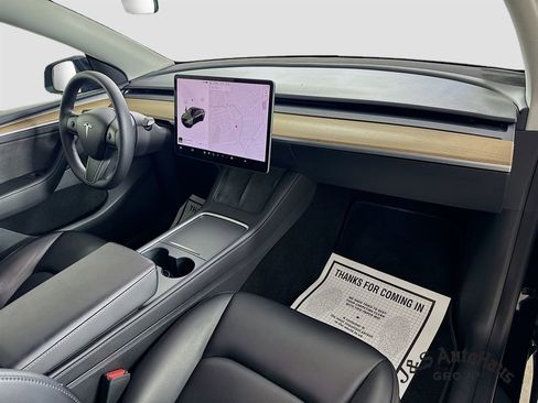 Used 2023 Tesla Model Y Long Range image 34