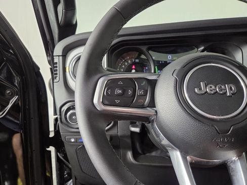 Certified 2025 Jeep Wrangler Sahara w/ Safety Group image 16