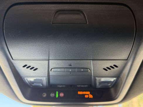 Used 2023 Buick Enclave Essence image 29