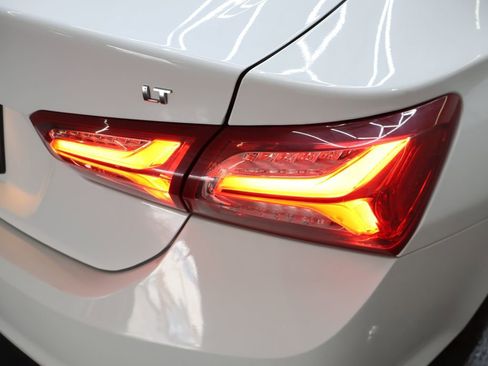 Used 2022 Chevrolet Malibu LT image 28